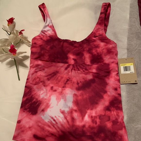 Nike top swimwear/workout top  small new with tag - Picture 1 of 5